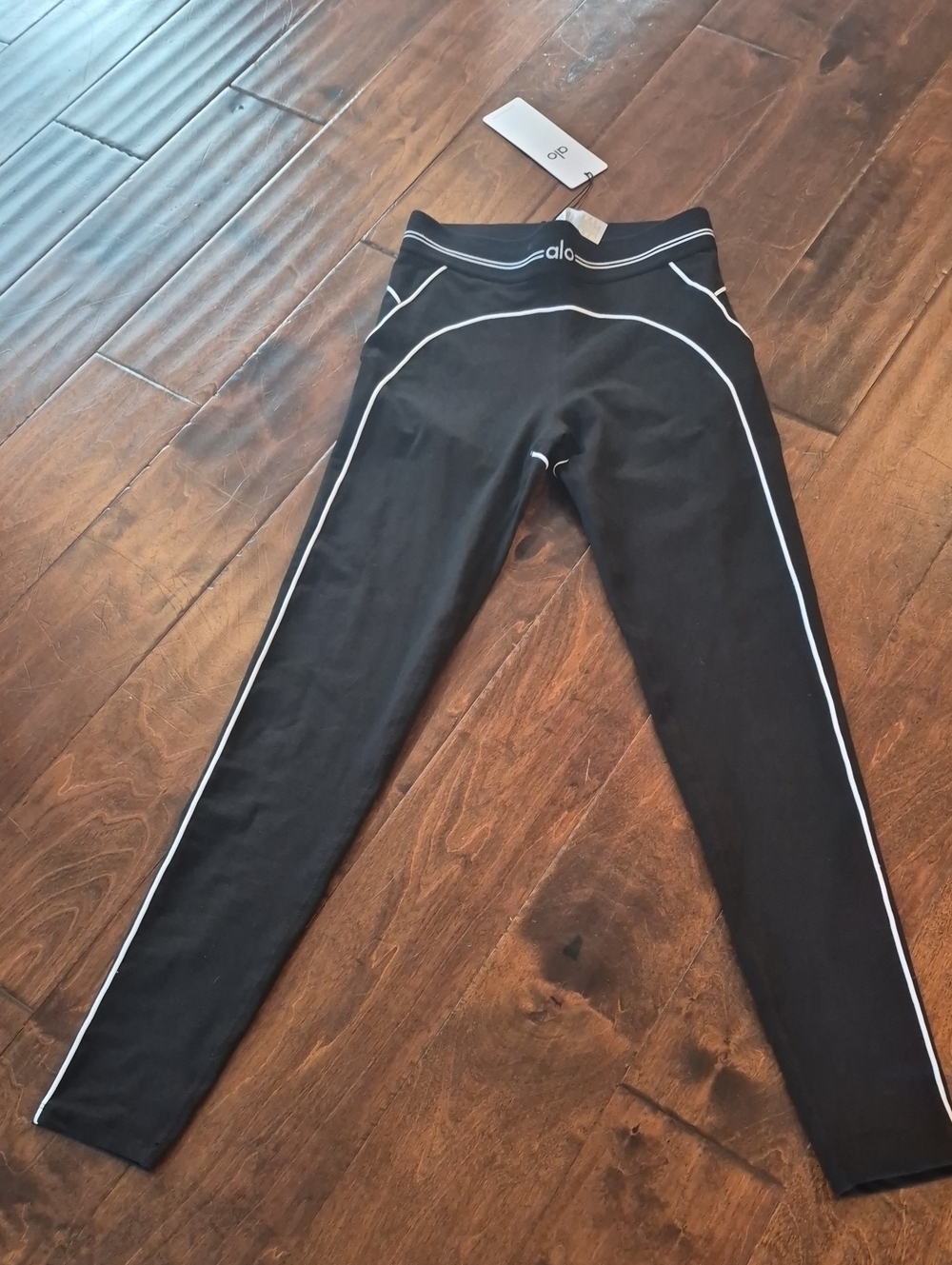 ALO Airbrush High Waist Heart Throb  Black Leggings with White Contrast Piping